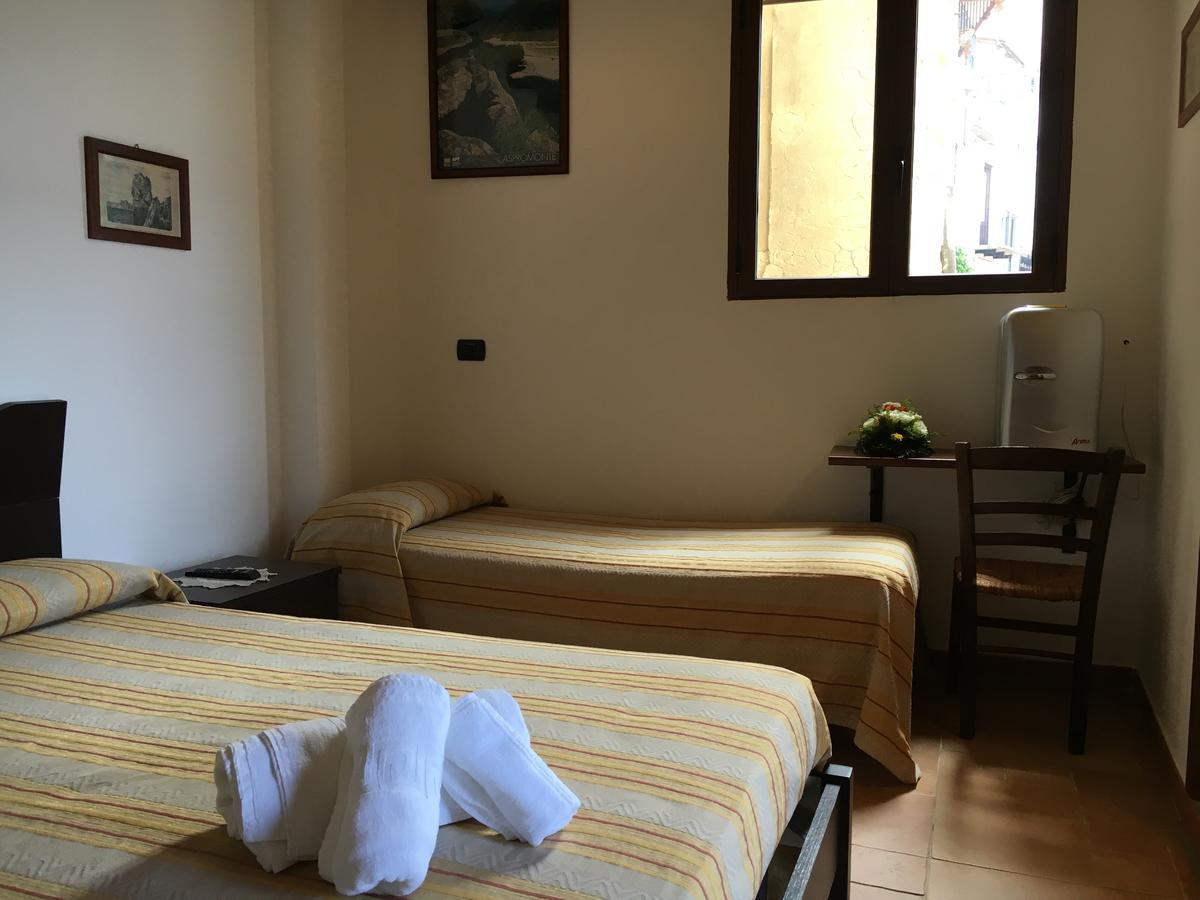 La Bastia Panzió Scilla Kültér fotó